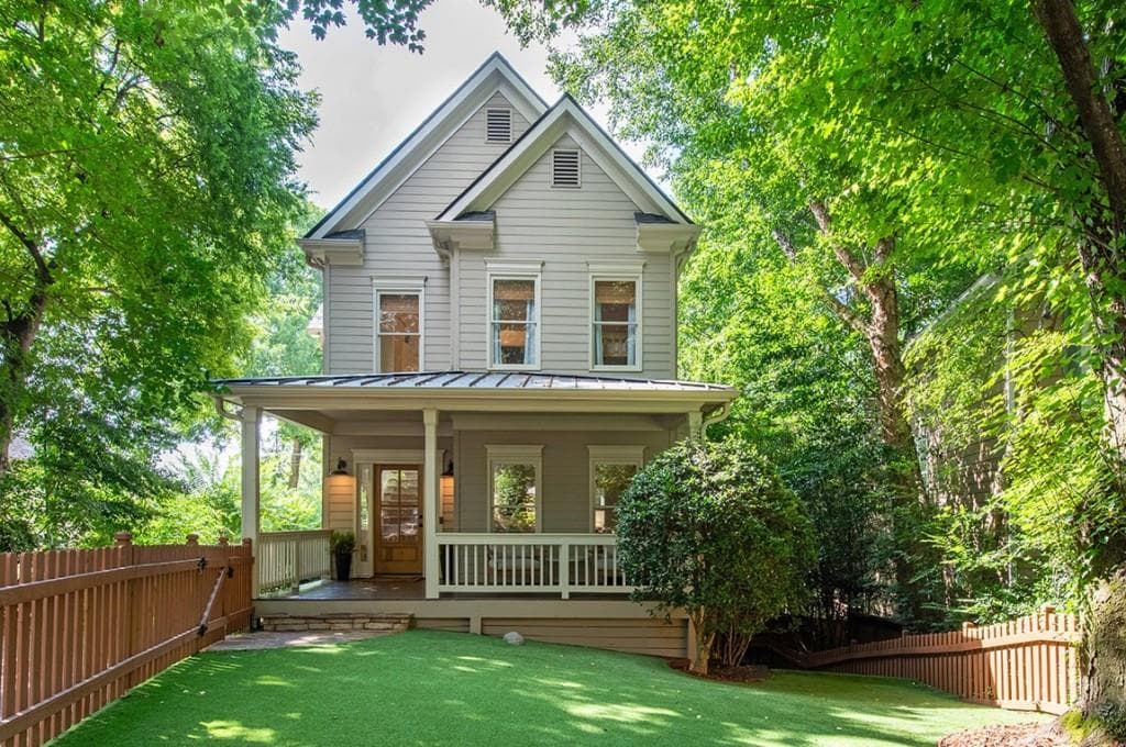 4 bedroom, 4 bathroom, 4,644 sq ft single family residence sold at 1064 Davis Circle, Atlanta, GA 30318