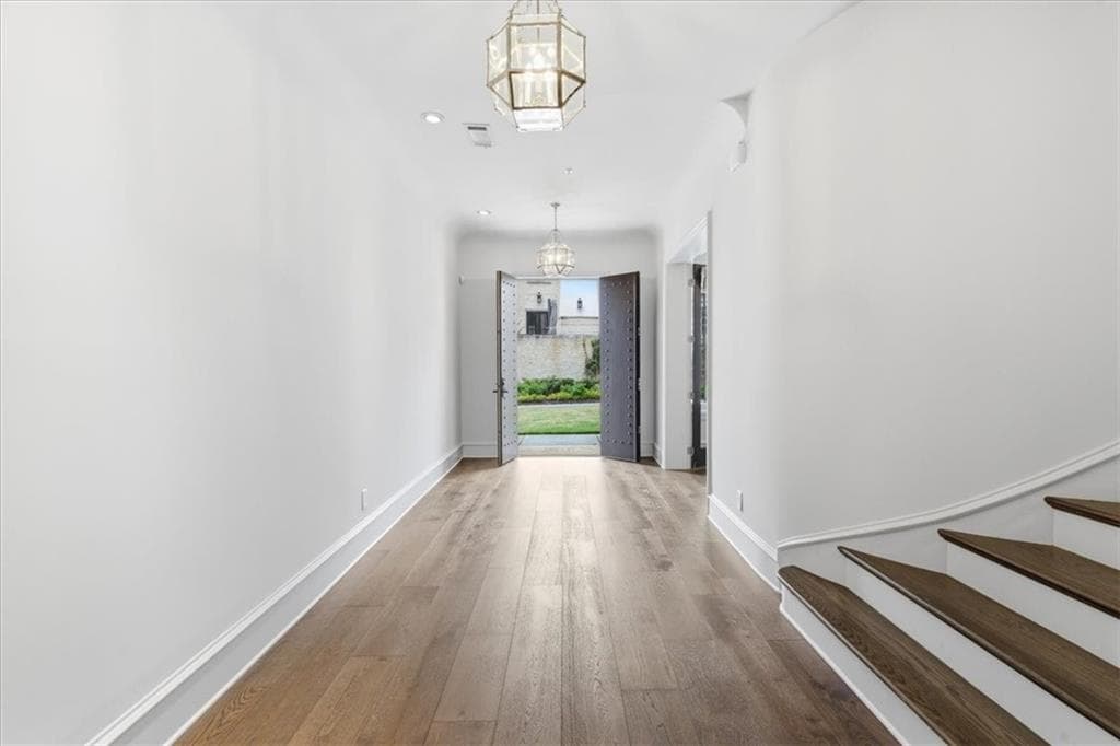 4 bedroom, 5 bathroom, 3,747 sq ft townhouse for sale at 102 Grand Crescent, Alpharetta, GA 30009 — photo 3