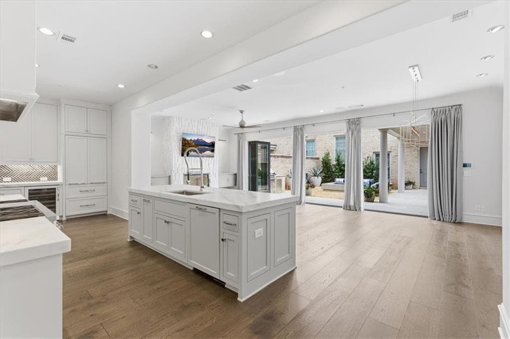 4 bedroom, 5 bathroom, 3,747 sq ft townhouse for sale at 102 Grand Crescent, Alpharetta, GA 30009 — photo 8