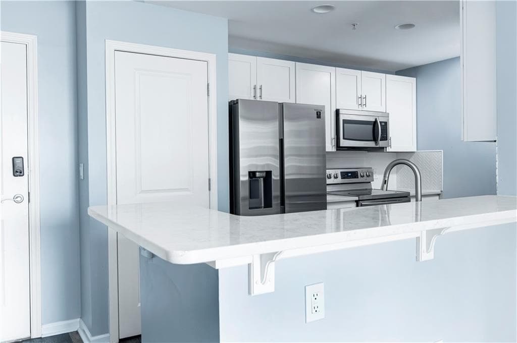 1 bedroom, 1 bathroom, 800 sq ft condominium for sale at 3040 Peachtree Road 613, Atlanta, GA 30305 — photo 8