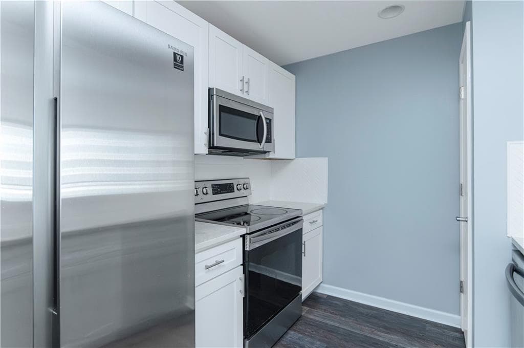 1 bedroom, 1 bathroom, 800 sq ft condominium for sale at 3040 Peachtree Road 613, Atlanta, GA 30305 — photo 10