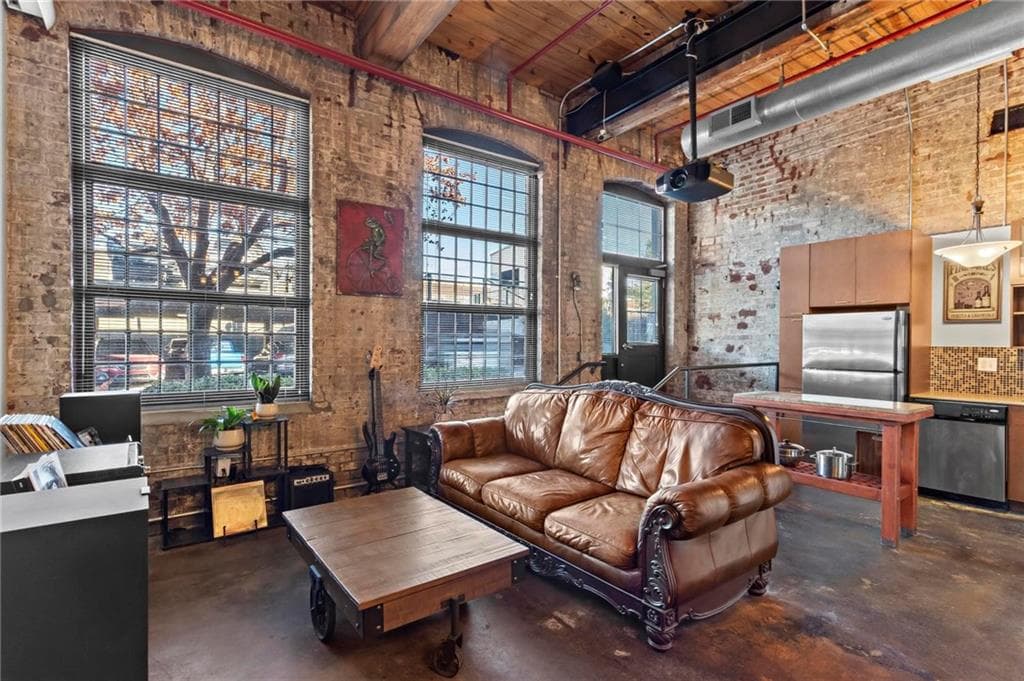 1 bedroom, 1 bathroom, 720 sq ft condominium under contract at 170 Boulevard F109, Atlanta, GA 30312 — photo 2