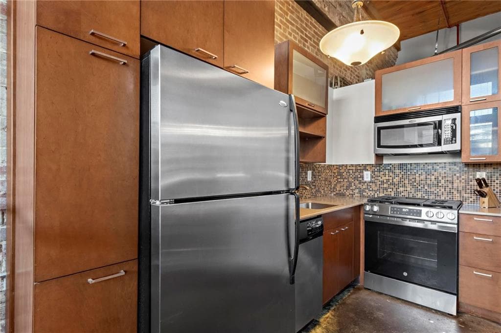 1 bedroom, 1 bathroom, 720 sq ft condominium under contract at 170 Boulevard F109, Atlanta, GA 30312 — photo 8