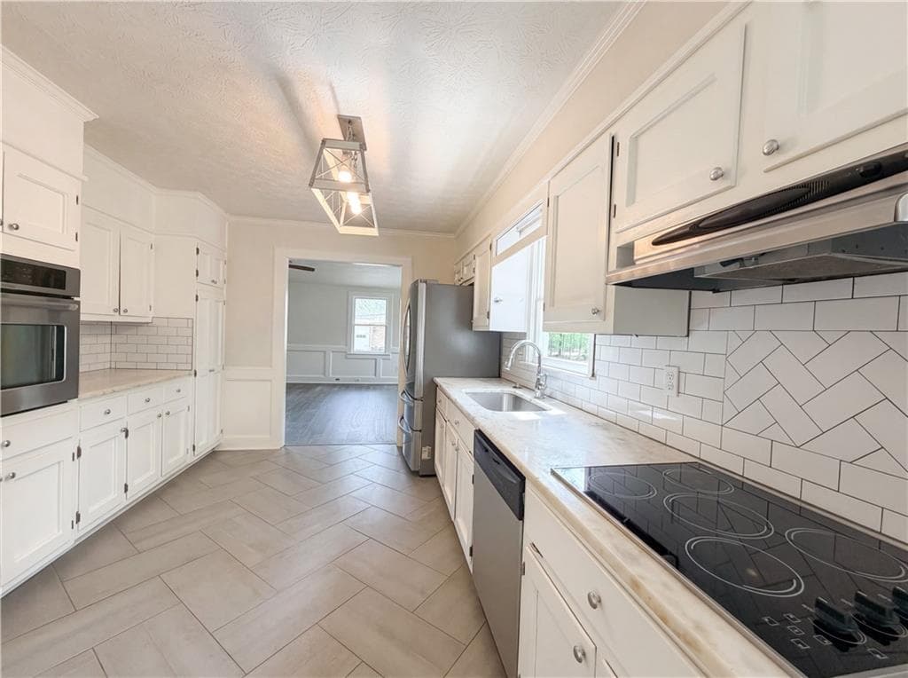 3 bedroom, 3 bathroom, 3,846 sq ft single family residence for sale at 4479 Alpine Court, Snellville, GA 30039 — photo 2