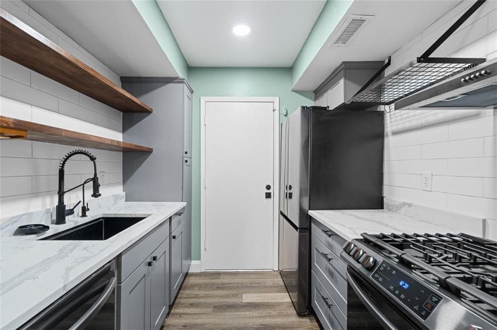 1 bedroom, 1 bathroom, 797 sq ft condominium sold at 6851 Roswell Road N10, Atlanta, GA 30328