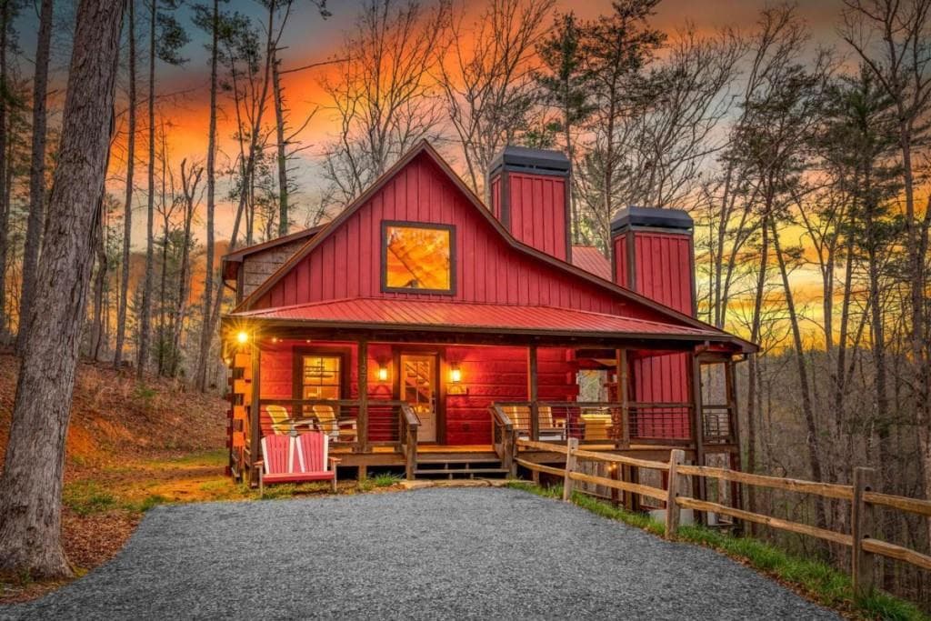3 bedroom, 3 bathroom, 2,496 sq ft single family residence for sale at 127 Twin Creeks Road, Blue Ridge, GA 30541 — photo 2