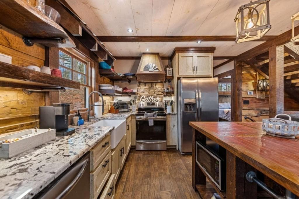 3 bedroom, 3 bathroom, 2,496 sq ft single family residence for sale at 127 Twin Creeks Road, Blue Ridge, GA 30541 — photo 4