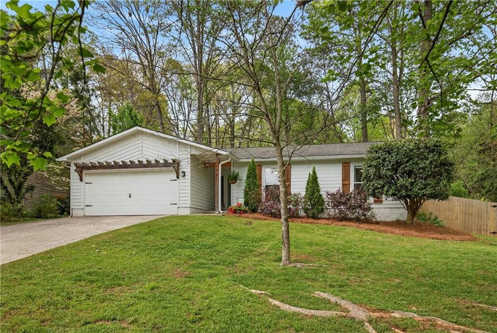 825 Lake Forest Circle, Roswell, GA 30076 — most recent listing photo