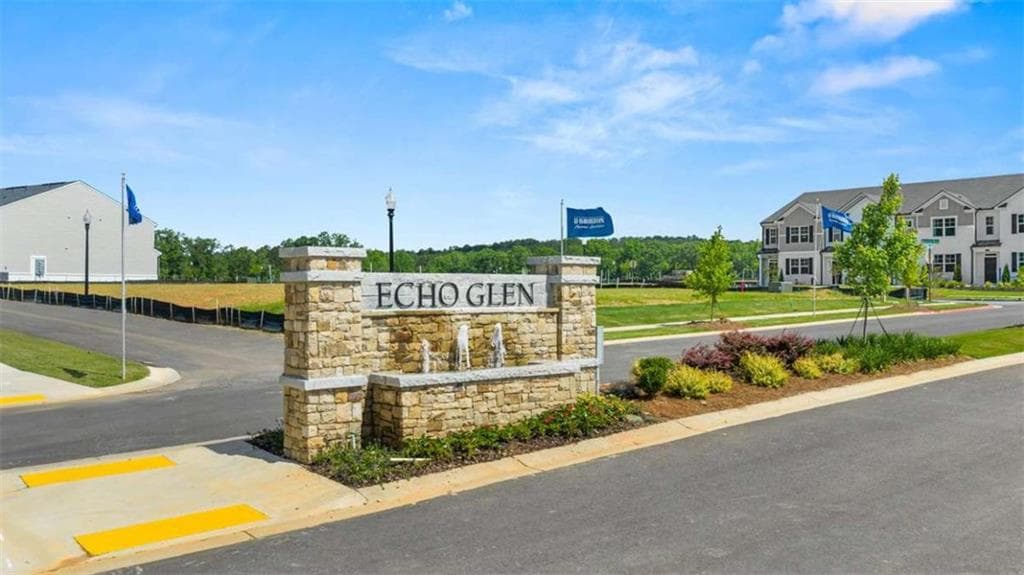 3 bedroom, 3 bathroom, 1,655 sq ft townhouse for sale at 416 Reflection Drive, Stockbridge, GA 30281 — photo 2