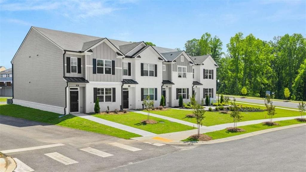 3 bedroom, 3 bathroom, 1,655 sq ft townhouse for sale at 348 Sound Circle, Stockbridge, GA 30281 — photo 3