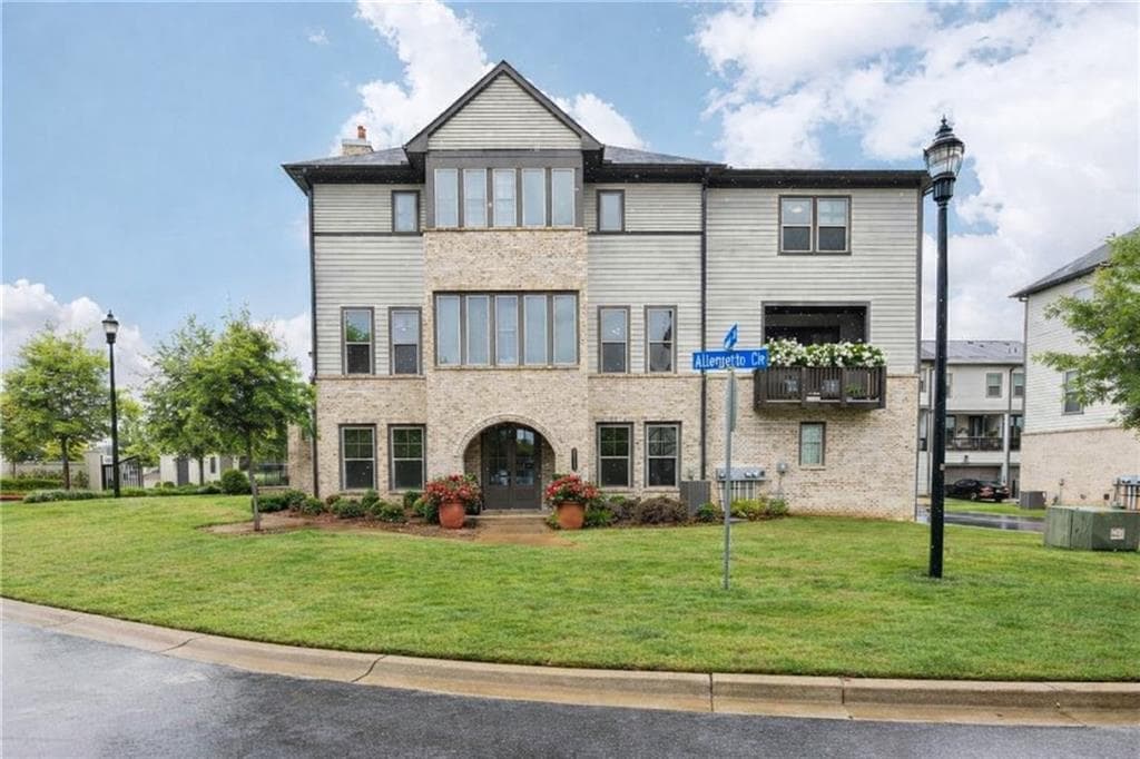 3 bedroom, 4 bathroom, 3,251 sq ft townhouse sold at 3900 Danube Lane, Atlanta, GA 30339