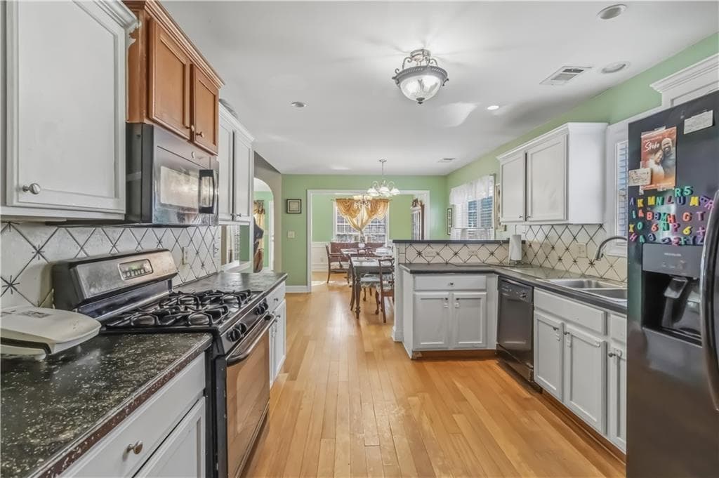 4 bedroom, 3 bathroom, 2,958 sq ft single family residence for sale at 2280 Hickory Station Circle, Snellville, GA 30078 — photo 8