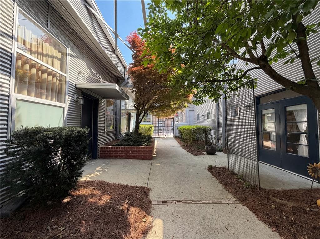 2 bedroom, 2 bathroom, 1,396 sq ft condominium under contract at 400 Village Parkway 142, Atlanta, GA 30306