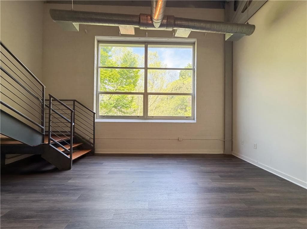 2 bedroom, 2 bathroom, 1,396 sq ft condominium under contract at 400 Village Parkway 142, Atlanta, GA 30306 — photo 3
