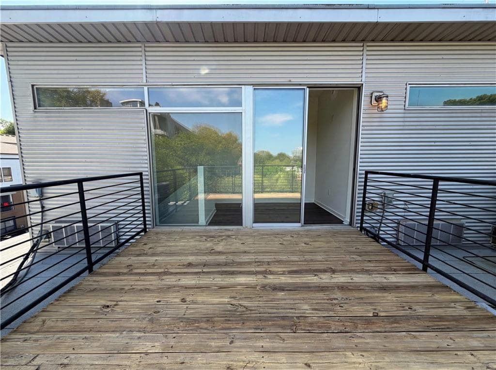 2 bedroom, 2 bathroom, 1,396 sq ft condominium under contract at 400 Village Parkway 142, Atlanta, GA 30306 — photo 5