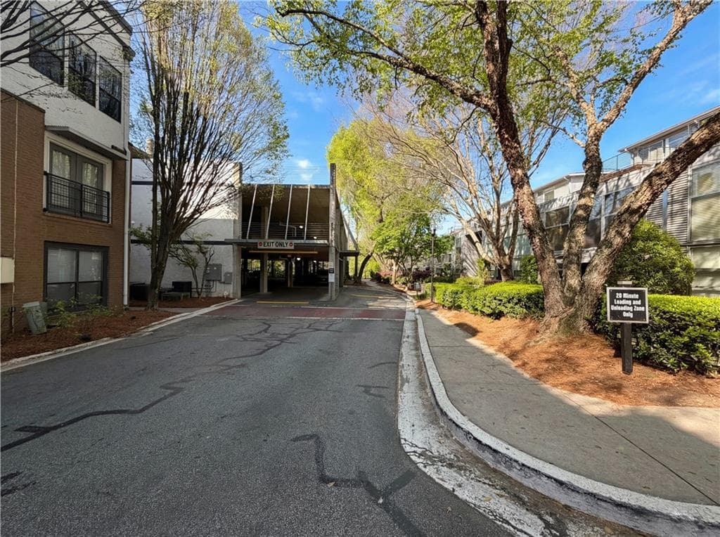 2 bedroom, 2 bathroom, 1,396 sq ft condominium under contract at 400 Village Parkway 142, Atlanta, GA 30306 — photo 8