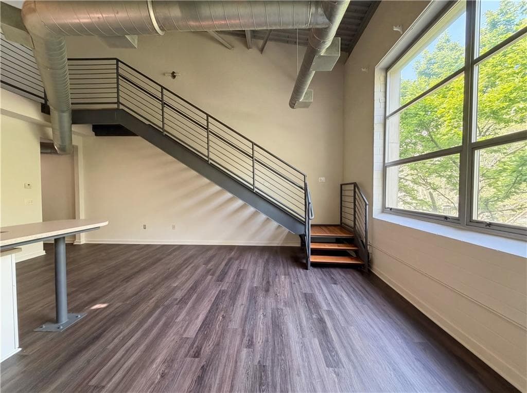 2 bedroom, 2 bathroom, 1,396 sq ft condominium under contract at 400 Village Parkway 142, Atlanta, GA 30306 — photo 10