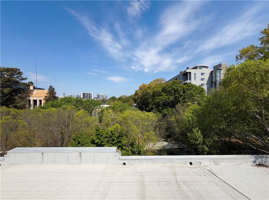 2 bedroom, 2 bathroom, 1,396 sq ft condominium under contract at 400 Village Parkway 142, Atlanta, GA 30306 — photo 6