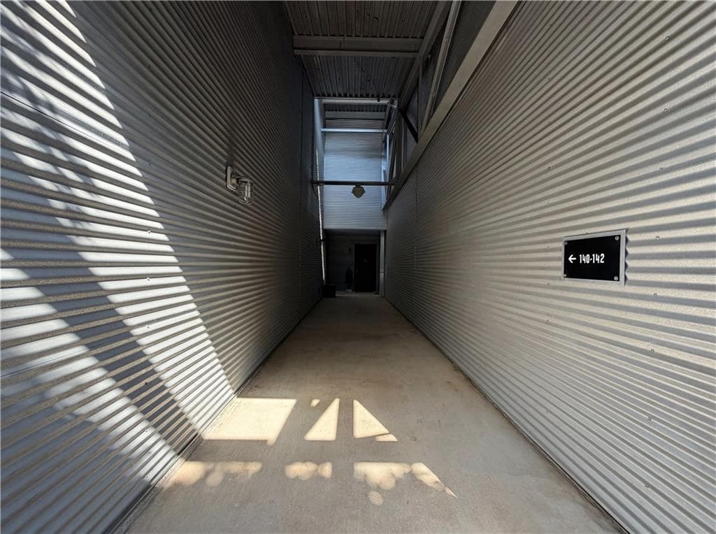 2 bedroom, 2 bathroom, 1,396 sq ft condominium under contract at 400 Village Parkway 142, Atlanta, GA 30306 — photo 7