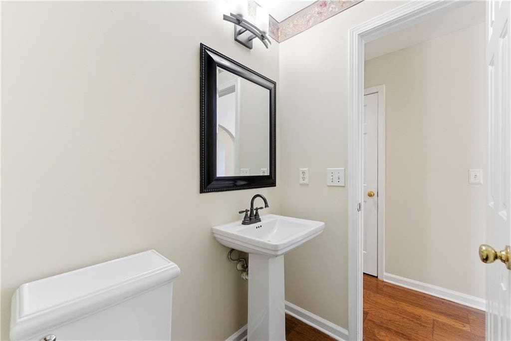 5 bedroom, 3 bathroom, 2,919 sq ft single family residence under contract at 1771 Millhouse Run, Marietta, GA 30066 — photo 8