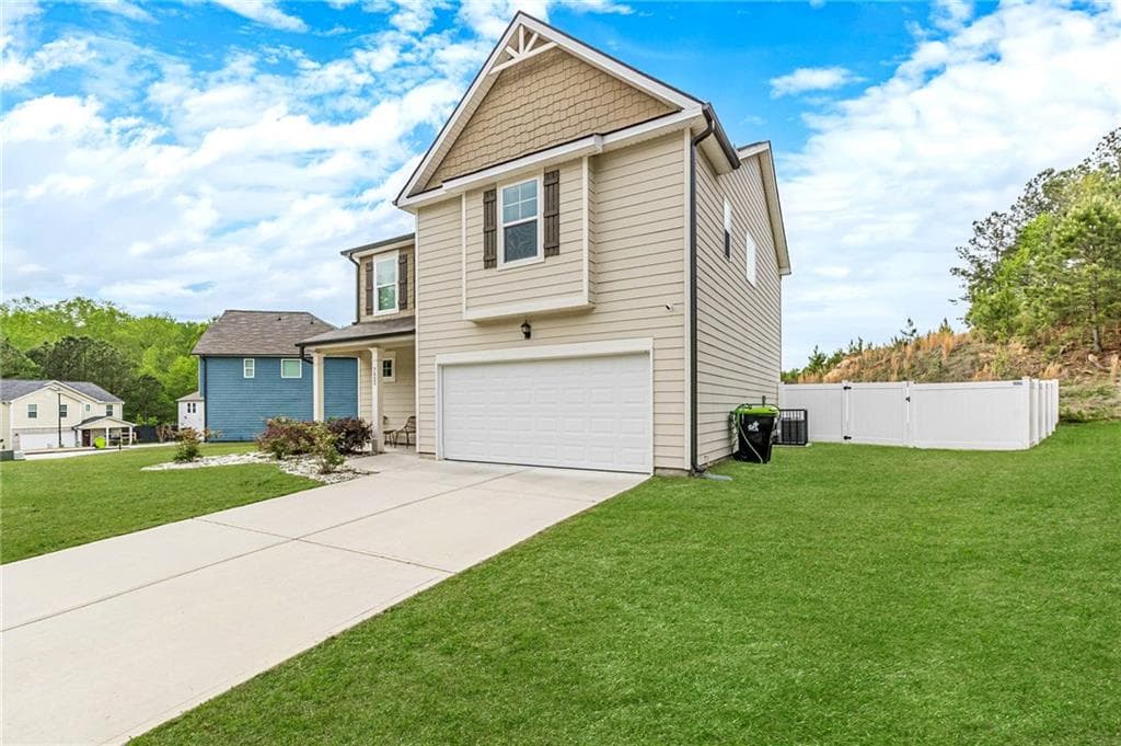 3 bedroom, 3 bathroom, 1,910 sq ft single family residence for sale at 7425 Faith Street, Fairburn, GA 30213 — photo 3