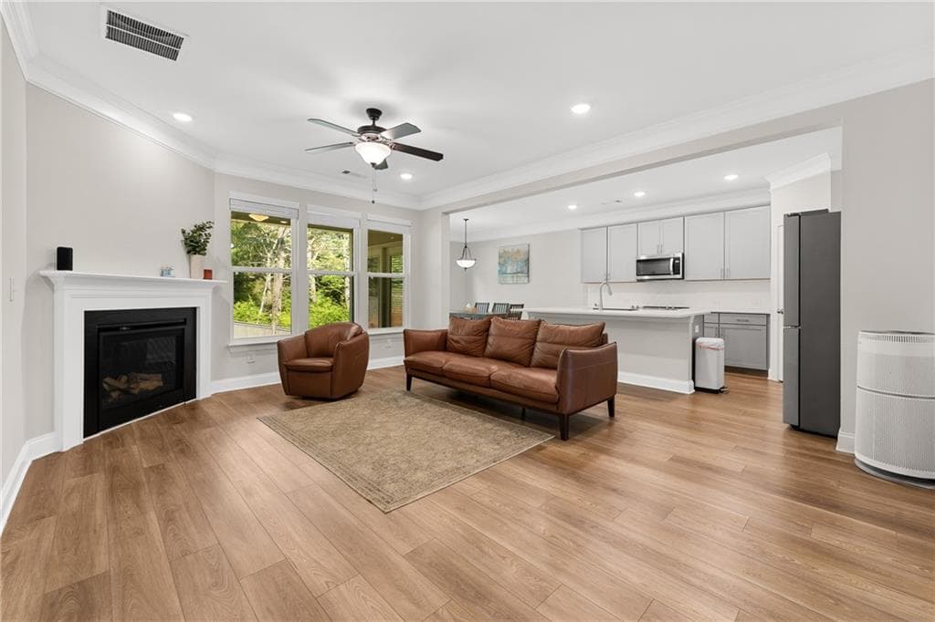 4 bedroom, 3 bathroom, 2,652 sq ft single family residence for sale at 6870 Kate Lane, Flowery Branch, GA 30542 — photo 6