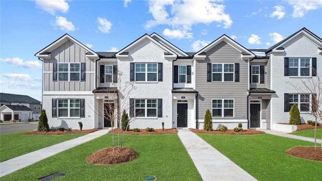 3 bedroom, 3 bathroom, 1,655 sq ft townhouse for sale at 404 Reflection Drive, Stockbridge, GA 30281