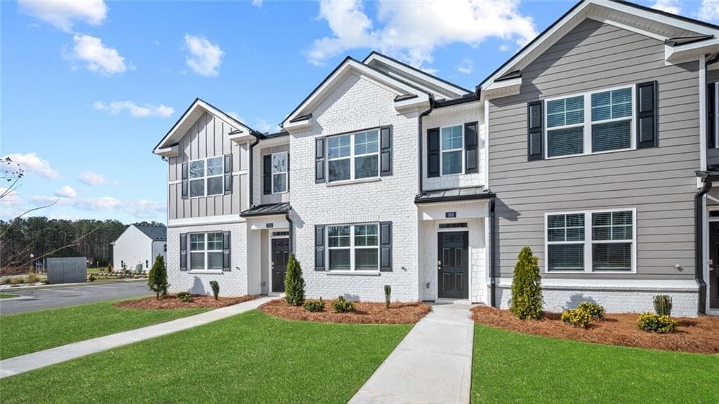 3 bedroom, 3 bathroom, 1,655 sq ft townhouse for sale at 404 Reflection Drive, Stockbridge, GA 30281 — photo 2