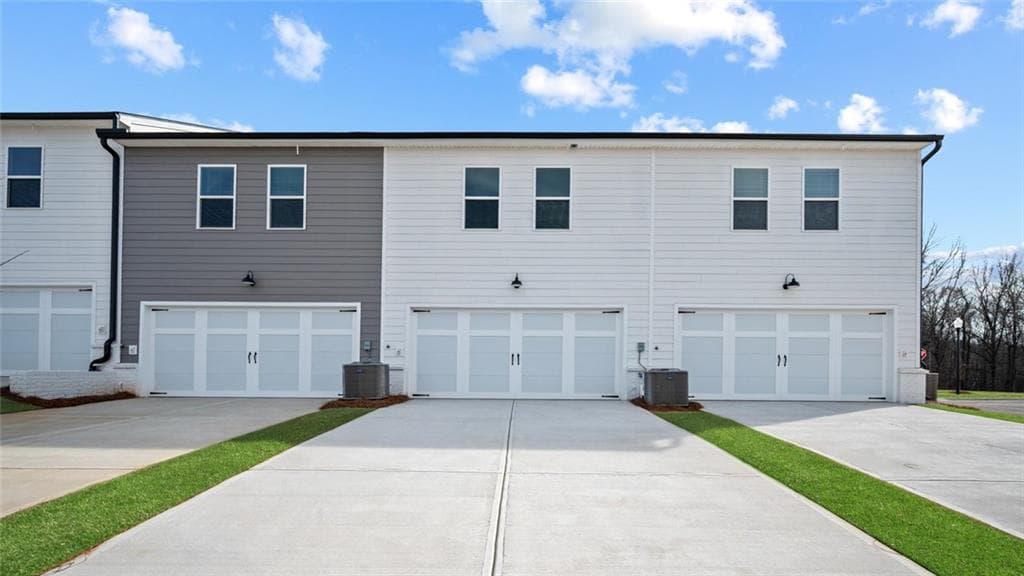 3 bedroom, 3 bathroom, 1,655 sq ft townhouse for sale at 404 Reflection Drive, Stockbridge, GA 30281 — photo 3