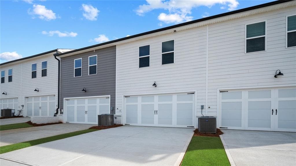 3 bedroom, 3 bathroom, 1,655 sq ft townhouse for sale at 404 Reflection Drive, Stockbridge, GA 30281 — photo 4