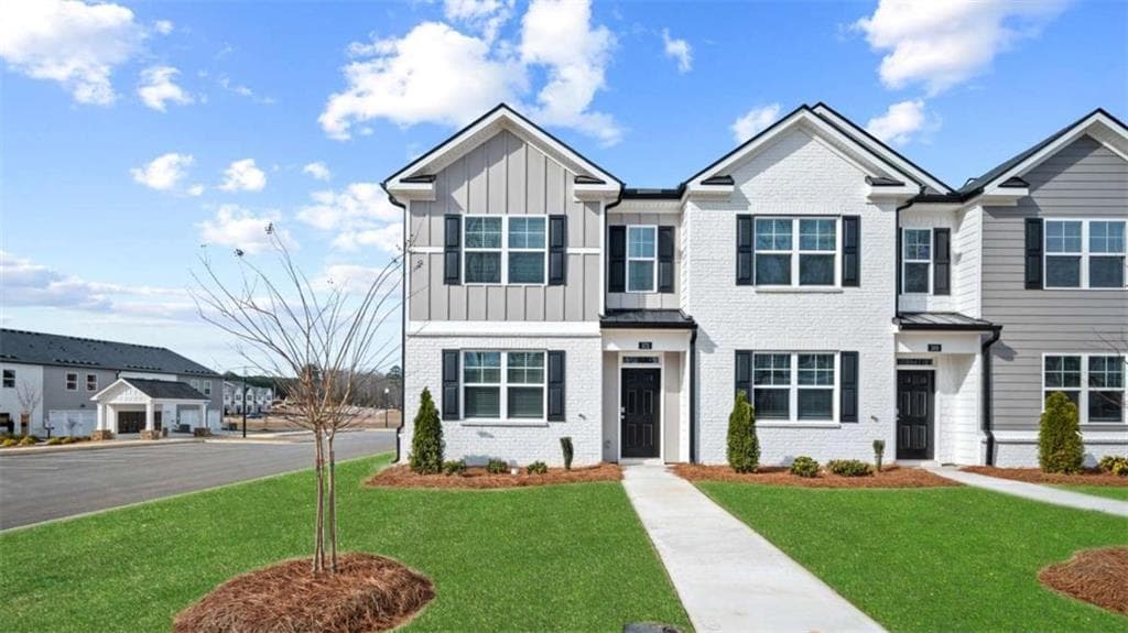 3 bedroom, 3 bathroom, 1,655 sq ft townhouse for sale at 412 Reflection Drive, Stockbridge, GA 30281