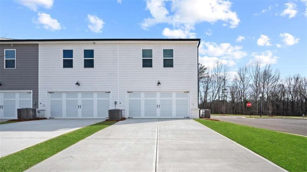 3 bedroom, 3 bathroom, 1,655 sq ft townhouse for sale at 412 Reflection Drive, Stockbridge, GA 30281 — photo 3