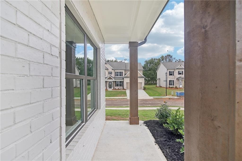 5 bedroom, 3 bathroom, 2,535 sq ft single family residence under contract at 39 Cardinal Ridge Court, Winder, GA 30680 — photo 4