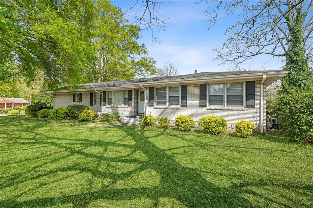 3 bedroom, 2 bathroom, 1,498 sq ft single family residence for sale at 1393 Idlewood Road, Tucker, GA 30084 — photo 3