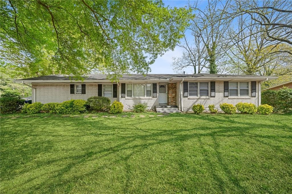3 bedroom, 2 bathroom, 1,498 sq ft single family residence for sale at 1393 Idlewood Road, Tucker, GA 30084 — photo 5