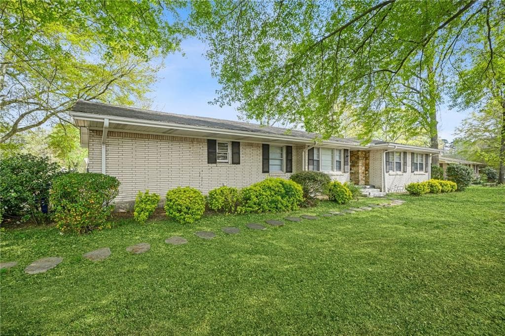 3 bedroom, 2 bathroom, 1,498 sq ft single family residence for sale at 1393 Idlewood Road, Tucker, GA 30084 — photo 7