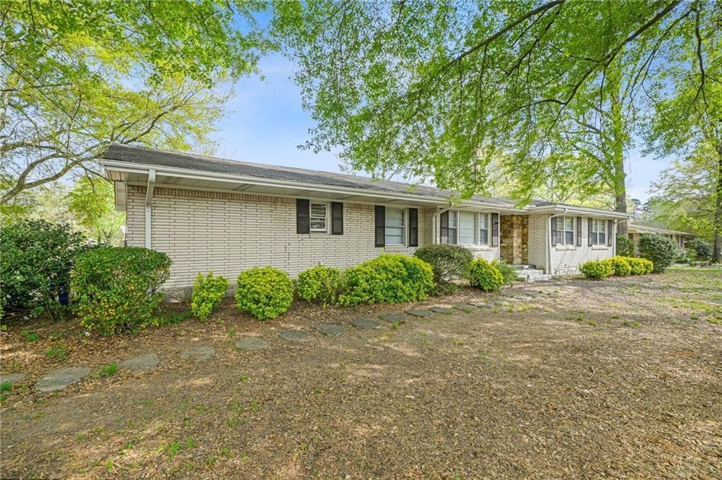 3 bedroom, 2 bathroom, 1,498 sq ft single family residence for sale at 1393 Idlewood Road, Tucker, GA 30084 — photo 8