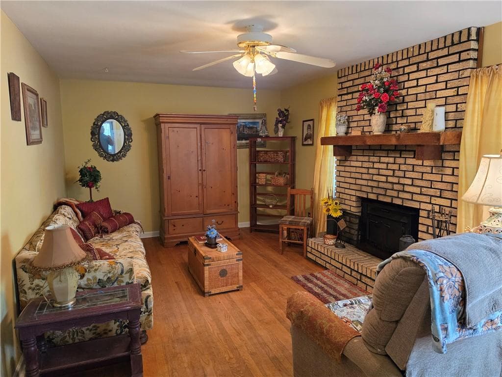 3 bedroom, 1 bathroom, 960 sq ft single family residence for sale at 4107 Belvedere Drive, Gainesville, GA 30506 — photo 6