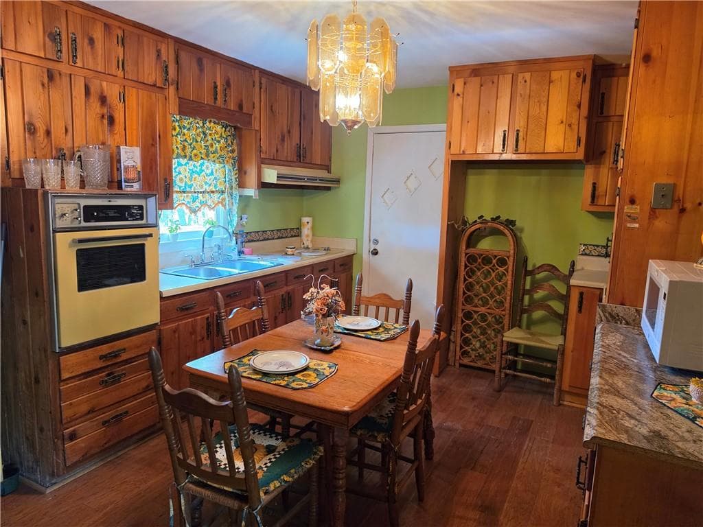 3 bedroom, 1 bathroom, 960 sq ft single family residence for sale at 4107 Belvedere Drive, Gainesville, GA 30506 — photo 8
