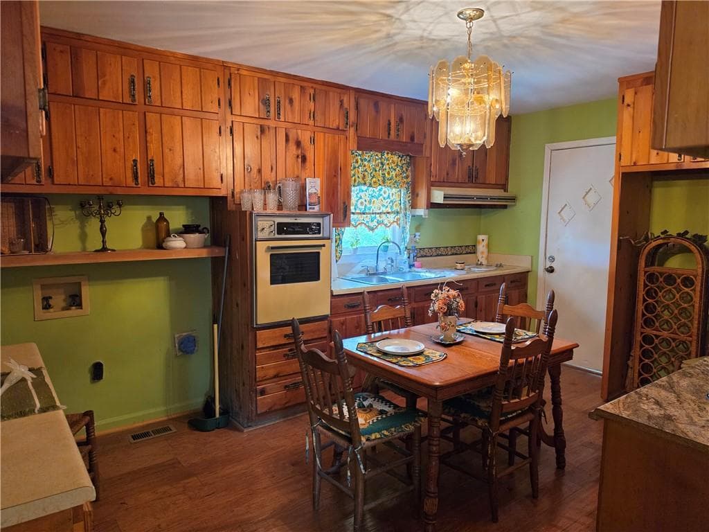 3 bedroom, 1 bathroom, 960 sq ft single family residence for sale at 4107 Belvedere Drive, Gainesville, GA 30506 — photo 9