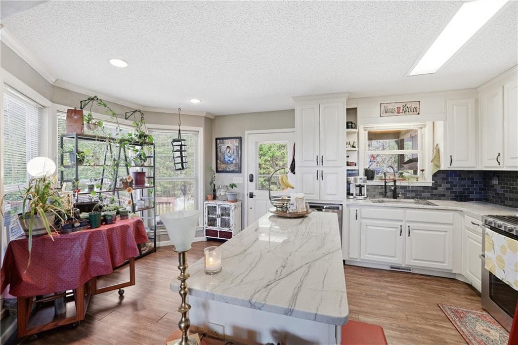 3 bedroom, 2 bathroom, 2,240 sq ft single family residence for sale at 378 Matadore Vista, Sautee Nacoochee, GA 30571 — photo 4