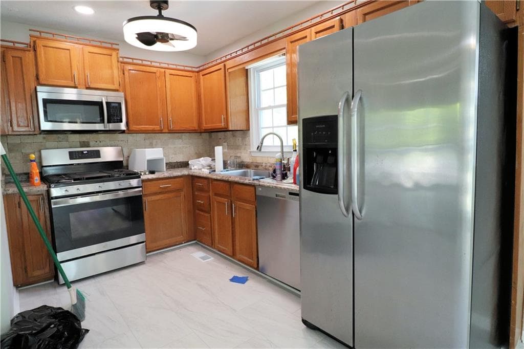 4 bedroom, 2 bathroom, 1,740 sq ft single family residence under contract at 192 Deerfield Drive, Hiram, GA 30141 — photo 8