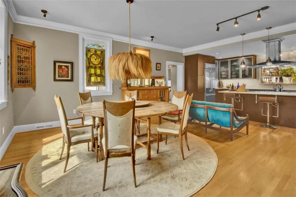 4 bedroom, 4 bathroom, 3,100 sq ft single family residence for sale at 2221 Highview Road, Atlanta, GA 30311 — photo 4