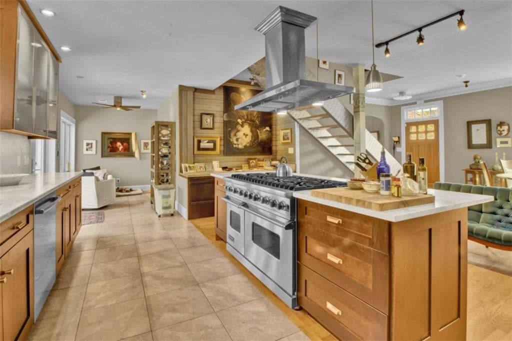 4 bedroom, 4 bathroom, 3,100 sq ft single family residence for sale at 2221 Highview Road, Atlanta, GA 30311 — photo 8
