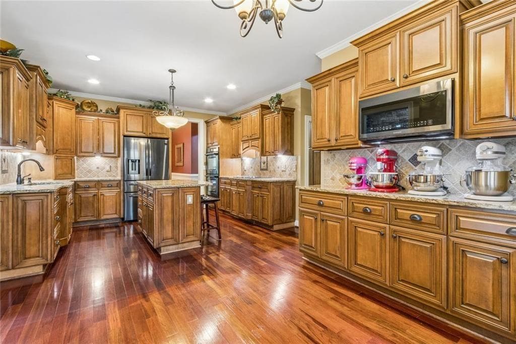 6 bedroom, 4 bathroom, 6,865 sq ft single family residence under contract at 20 Stampede Pass, Rydal, GA 30171 — photo 2