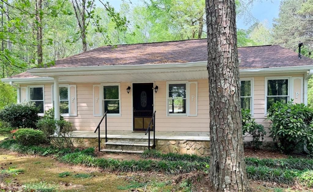 2 bedroom, 2 bathroom single family residence sold at 1129 Cave Springs Road, Douglasville, GA 30134
