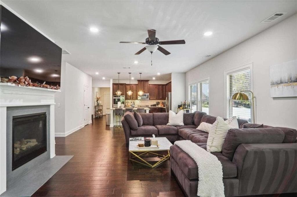 3 bedroom, 2 bathroom, 1,916 sq ft single family residence for rent at 1122 Hibiscus Way, Mableton, GA 30126 for $2,700 a month — photo 6
