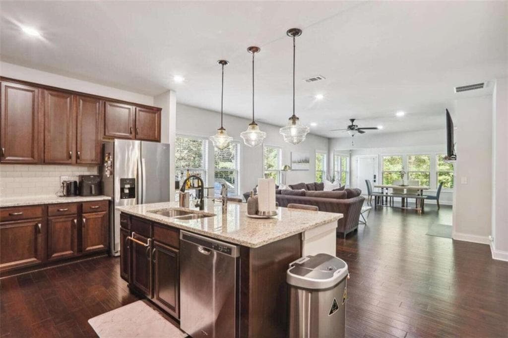 3 bedroom, 2 bathroom, 1,916 sq ft single family residence for rent at 1122 Hibiscus Way, Mableton, GA 30126 for $2,700 a month — photo 8