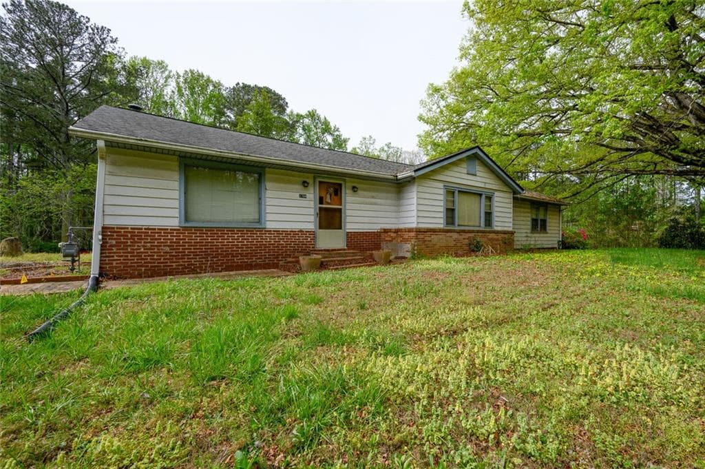 3 bedroom, 2 bathroom, 2,950 sq ft single family residence for sale at 2704 County Line Road, Acworth, GA 30101 — photo 3
