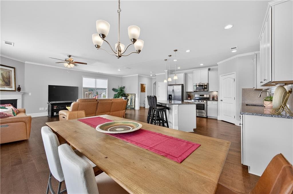 3 bedroom, 3 bathroom, 2,250 sq ft single family residence for sale at 6497 Crosscreek Lane, Flowery Branch, GA 30542 — photo 3